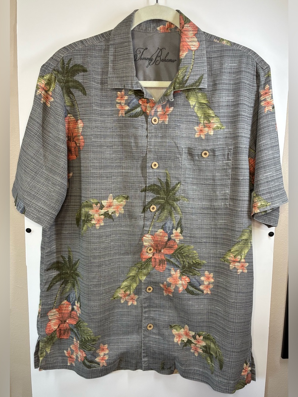 Tommy Bahama Men's 100% Silk Hawaiian Tropical Floral Camp Shirt Gray Medium